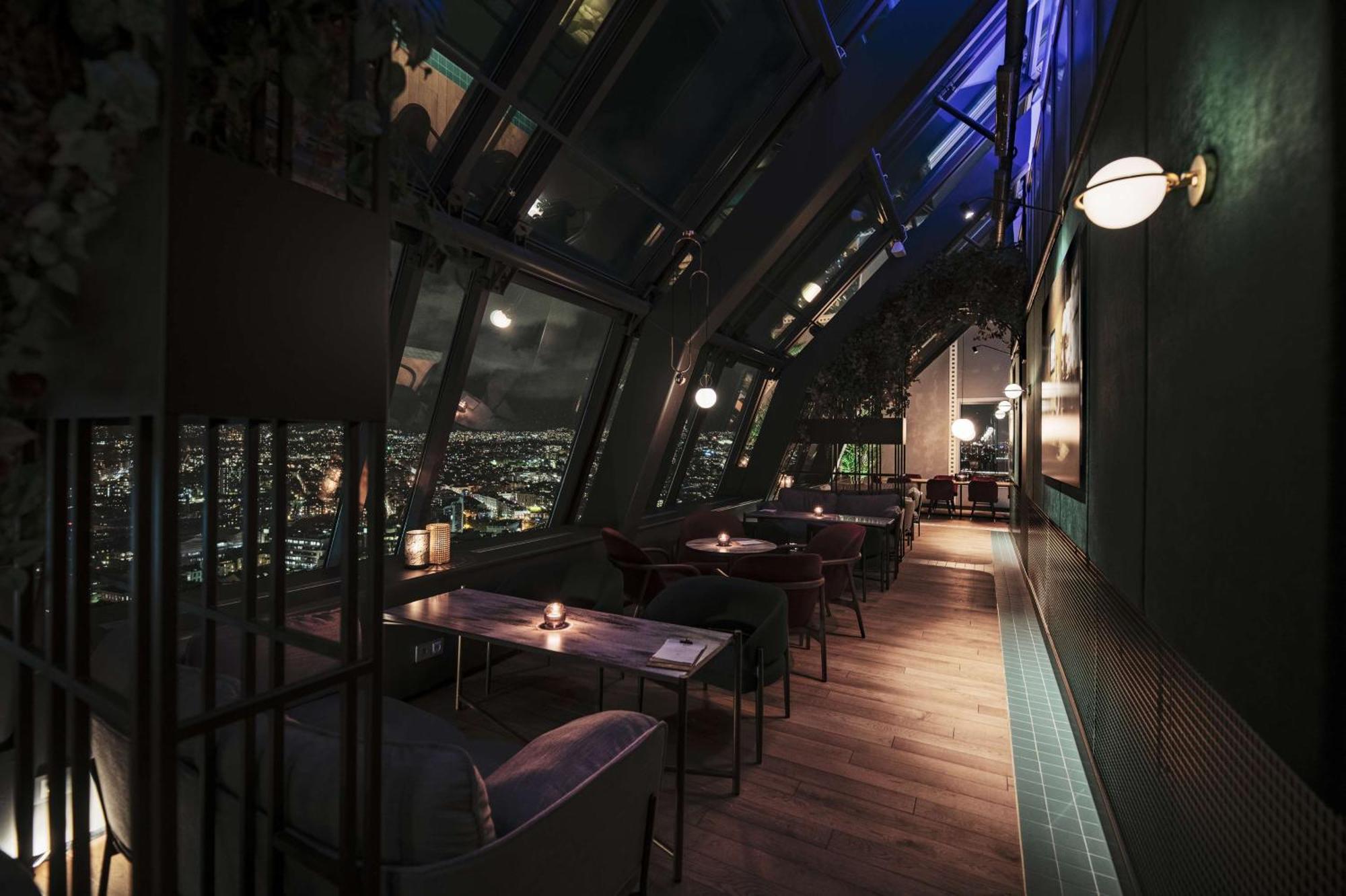 Radisson Blu Plaza Hotel, Hotel