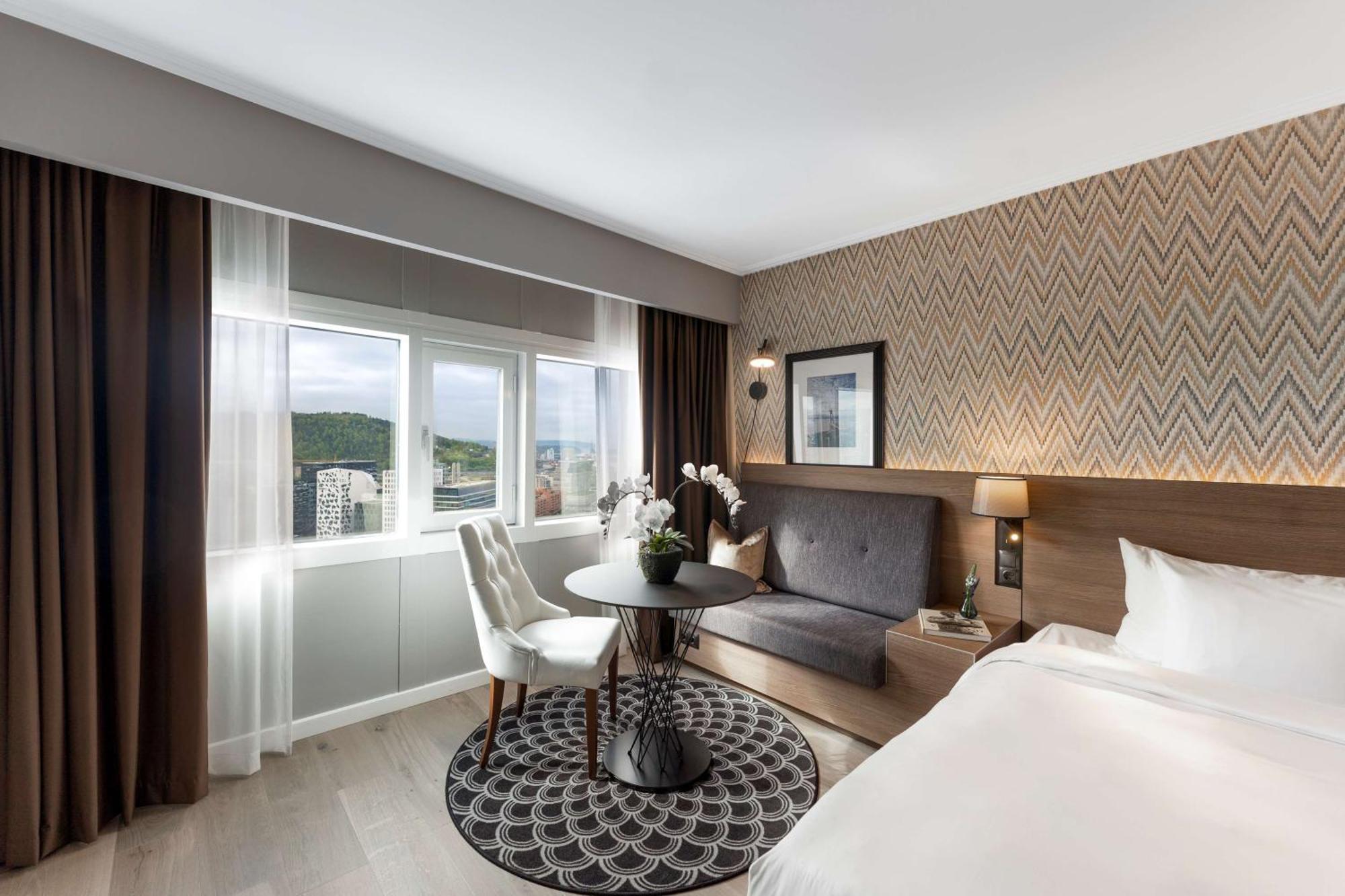 Radisson Blu Plaza Hotel, Hotel